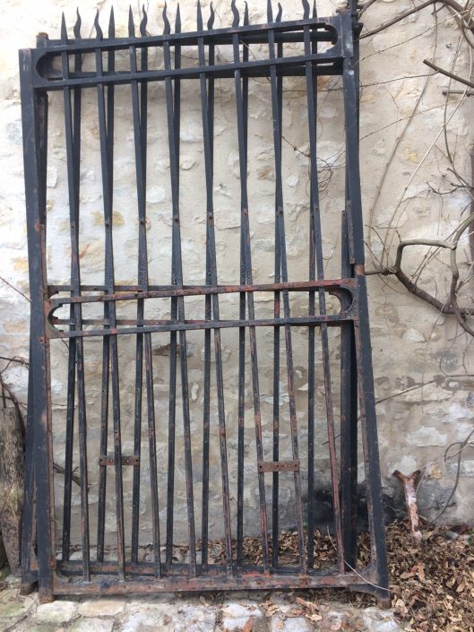 portail ancien fer forgé